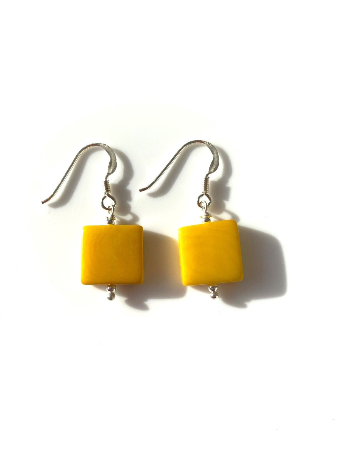 Cuadritos earrings (11mm) - Mustard/yellow